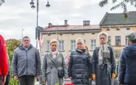 Uroczyste obchody Święta Niepodległości na kęckim Rynku 76