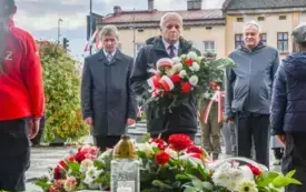 Uroczyste obchody Święta Niepodległości na kęckim Rynku 81