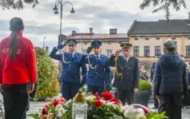 Uroczyste obchody Święta Niepodległości na kęckim Rynku 86