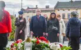 Uroczyste obchody Święta Niepodległości na kęckim Rynku 88
