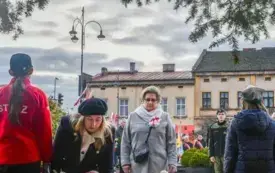 Uroczyste obchody Święta Niepodległości na kęckim Rynku 93