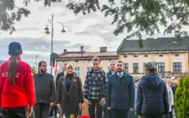 Uroczyste obchody Święta Niepodległości na kęckim Rynku 94