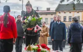 Uroczyste obchody Święta Niepodległości na kęckim Rynku 95