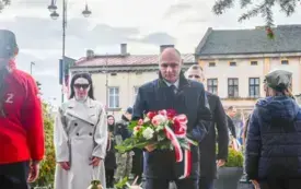 Uroczyste obchody Święta Niepodległości na kęckim Rynku 104