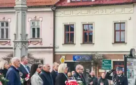 Uroczyste obchody Święta Niepodległości na kęckim Rynku 113