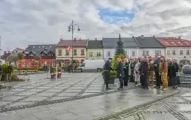 Uroczyste obchody Święta Niepodległości na kęckim Rynku 115