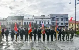Uroczyste obchody Święta Niepodległości na kęckim Rynku 118
