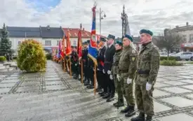 Uroczyste obchody Święta Niepodległości na kęckim Rynku 119