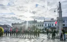 Uroczyste obchody Święta Niepodległości na kęckim Rynku 120