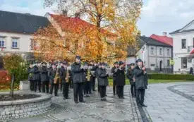 Uroczyste obchody Święta Niepodległości na kęckim Rynku 121