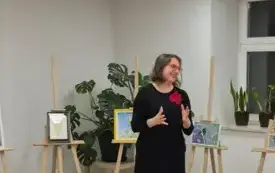 Wernisaż wystawy &bdquo;Raz farbą, raz kredką, raz tuszem&rdquo; 10
