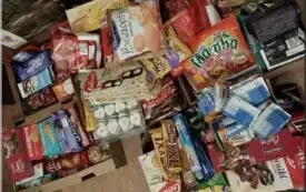 Uczniowie z Nowej Wsi przeprowadzili Świąteczną Zbi&oacute;rkę Żywności 3