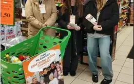 Uczniowie z Nowej Wsi przeprowadzili Świąteczną Zbi&oacute;rkę Żywności 11