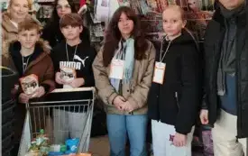 Uczniowie z Nowej Wsi przeprowadzili Świąteczną Zbi&oacute;rkę Żywności 13