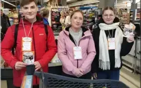 Uczniowie z Nowej Wsi przeprowadzili Świąteczną Zbi&oacute;rkę Żywności 16