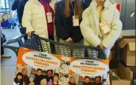 Uczniowie z Nowej Wsi przeprowadzili Świąteczną Zbi&oacute;rkę Żywności 17