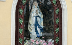 Konserwacja murowanej kapliczki z figurą Madonny w Kętach zakończona 5