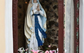 Konserwacja murowanej kapliczki z figurą Madonny w Kętach zakończona 12