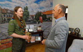 W kęckim magistracie rozbłysło Betlejemskiego Światła Pokoju 4