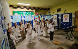 Koncert dla Babć i Dziadk&oacute;w w SP nr 2 w Kętach 5