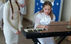 Koncert dla Babć i Dziadk&oacute;w w SP nr 2 w Kętach 7