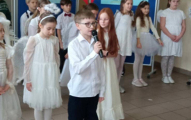 Koncert dla Babć i Dziadk&oacute;w w SP nr 2 w Kętach 10