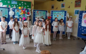 Koncert dla Babć i Dziadk&oacute;w w SP nr 2 w Kętach 12