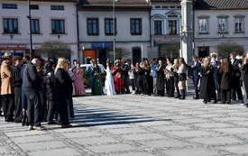 Wyspian zatańczył poloneza na kęckim rynku! 42