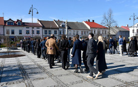 Wyspian zatańczył poloneza na kęckim rynku! 44