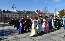 Wyspian zatańczył poloneza na kęckim rynku! 47