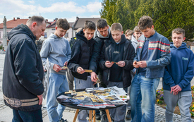 Akcja &bdquo;Podziel się guzikiem&rdquo; w ramach kampanii &bdquo;Pamiętam. Katyń 1940&rdquo; 4