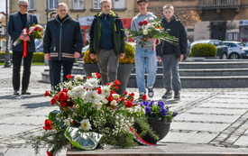 Akcja &bdquo;Podziel się guzikiem&rdquo; w ramach kampanii &bdquo;Pamiętam. Katyń 1940&rdquo; 9
