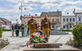 Akcja &bdquo;Podziel się guzikiem&rdquo; w ramach kampanii &bdquo;Pamiętam. Katyń 1940&rdquo; 12