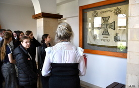 &Oacute;smoklasiści z SP nr 1 w Kętach z wizytą w kęckim ratuszu 27