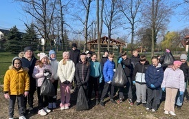 Gminna akcja sprzątania w SP Nowa Wieś