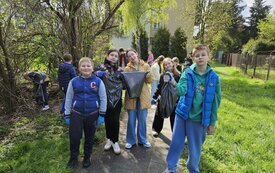 Gminna akcja sprzątania w SP nr 1 w Kętach