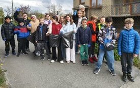 Gminna akcja sprzątania w SP nr 1 w Kętach