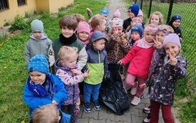 Gminna akcja sprzątania w SPWP nr 1 w Kętach