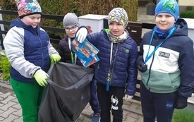 Gminna akcja sprzątania w ZSP w Witkowicach