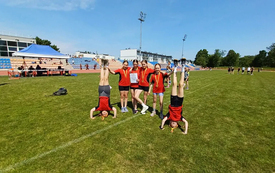 Drużyna dziewcząt SP 2 Kęty z brązowym medalem Małopolskich Igrzysk Dzieci w Tr&oacute;jboju Lekkoatletycznym 2