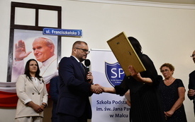 Od teraz Szkoła Podstawowa w Malcu im. Jana Pawła II!  51