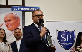 Od teraz Szkoła Podstawowa w Malcu im. Jana Pawła II!  54