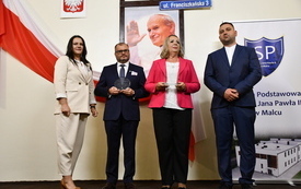 Od teraz Szkoła Podstawowa w Malcu im. Jana Pawła II!  55