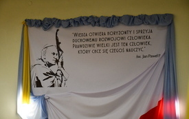 Od teraz Szkoła Podstawowa w Malcu im. Jana Pawła II!  120