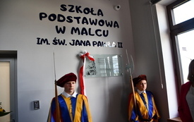 Od teraz Szkoła Podstawowa w Malcu im. Jana Pawła II!  130