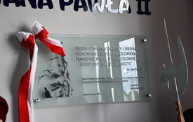 Od teraz Szkoła Podstawowa w Malcu im. Jana Pawła II!  131