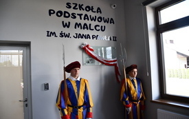 Od teraz Szkoła Podstawowa w Malcu im. Jana Pawła II!  144