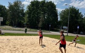Upalny Turniej siatk&oacute;wki plażowej rozegrany 4