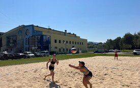 Upalny Turniej siatk&oacute;wki plażowej rozegrany 8