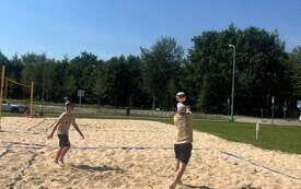 Upalny Turniej siatk&oacute;wki plażowej rozegrany 29